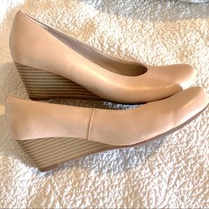 Clarks Nude/Blush Wedge Pumps, 2.5” heel, sz 8